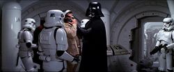 Vader żąda planów Gwiazdy Śmierci.