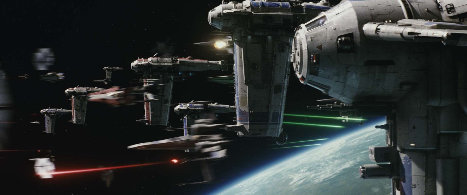 Plik:The Last Jedi Space Battle.jpg